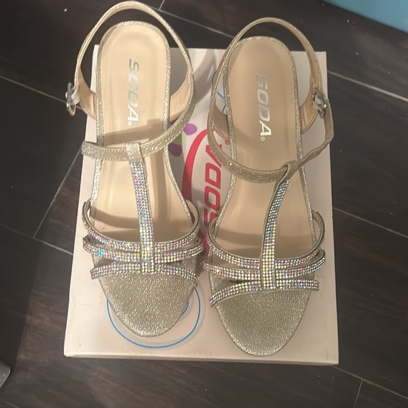 Heels - Picture 4 of 4